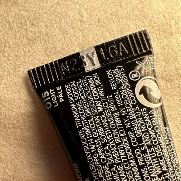 Revlon ColorStay Skin Awaken 5-in-1 Concealer Color: 015 Light 0.27oz - Picture 4 of 4